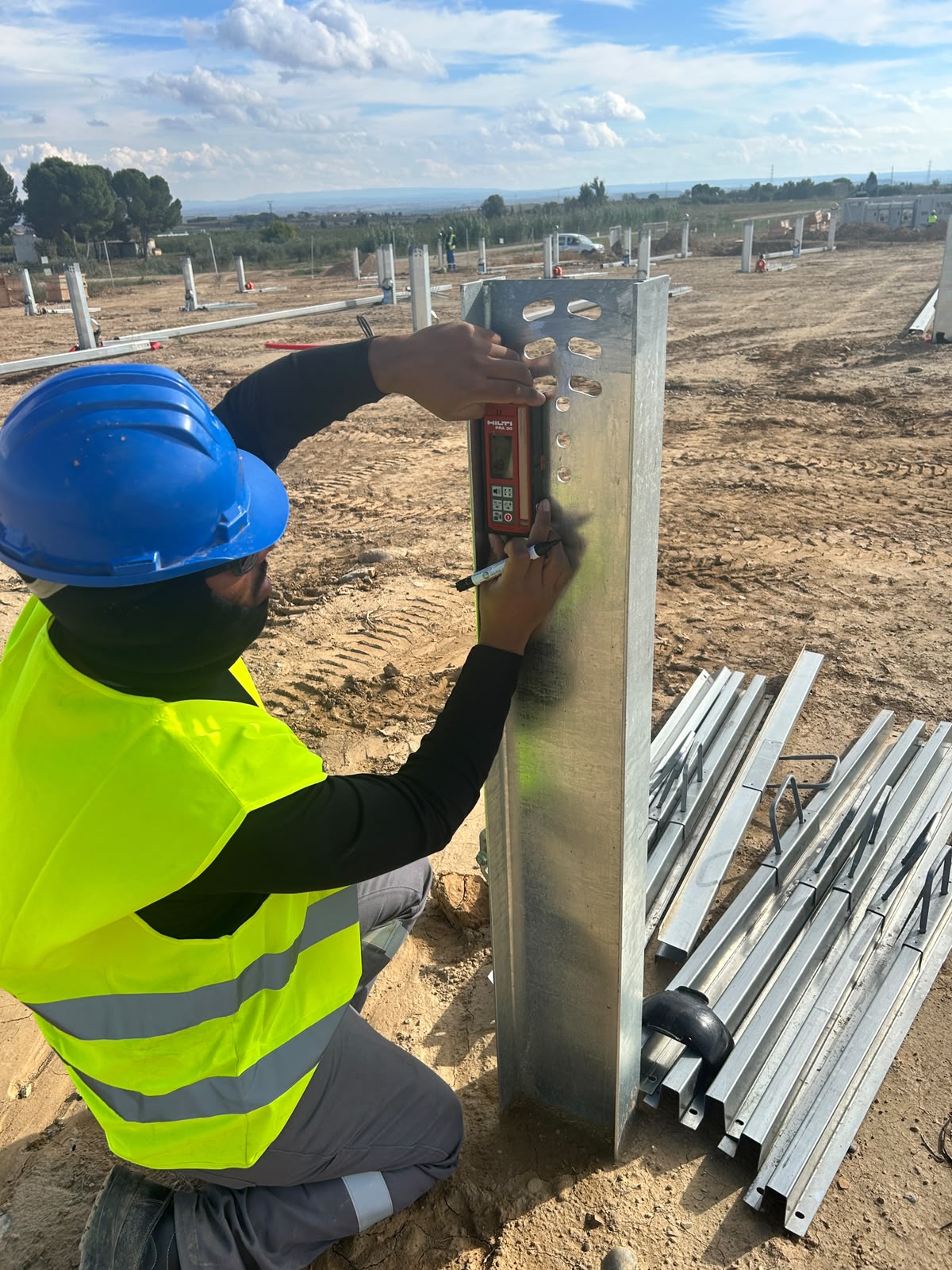 Instaladores de estructuras fotovoltaicas