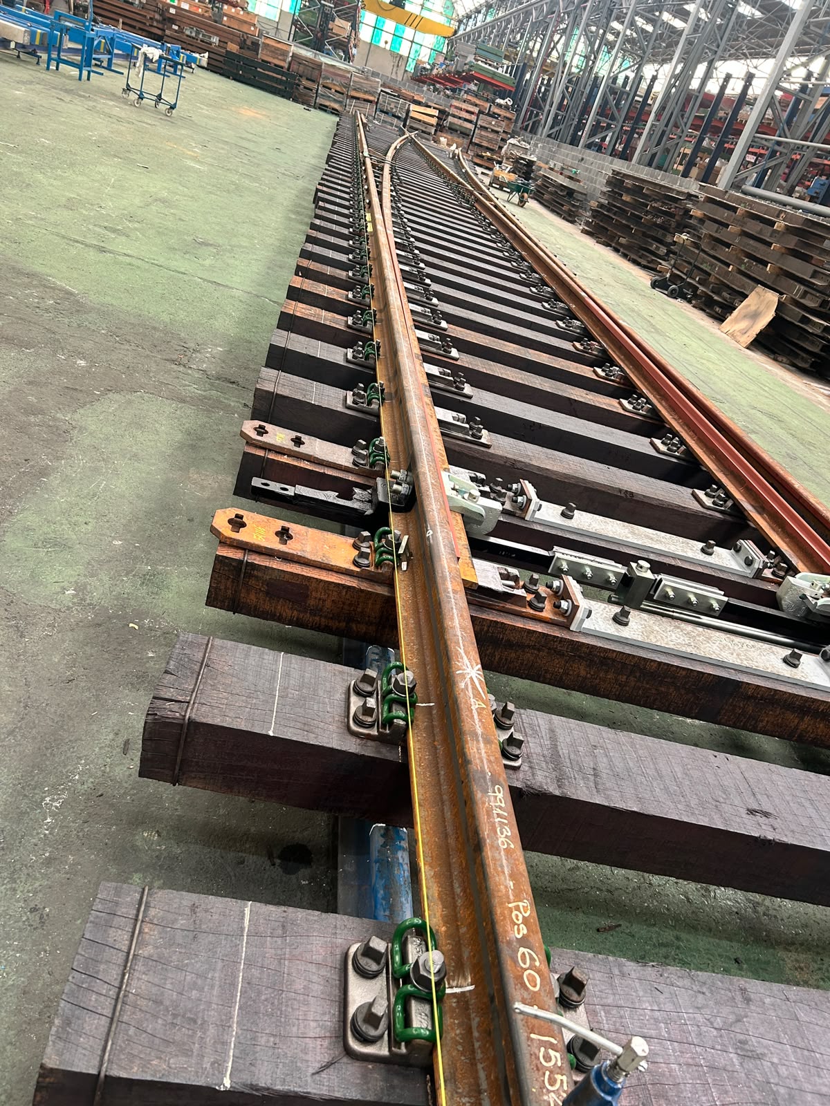 Personal en infraestructura de tren